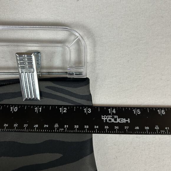 Old Navy NEW Active Powersoft Capri Leggings Women's Medium Gray Zebra Print NWT - Picture 13 of 16